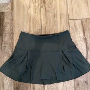 Lululemon Skort Size 6 Dark Green Athletic Tennis Golf Skirt Built-In Shorts